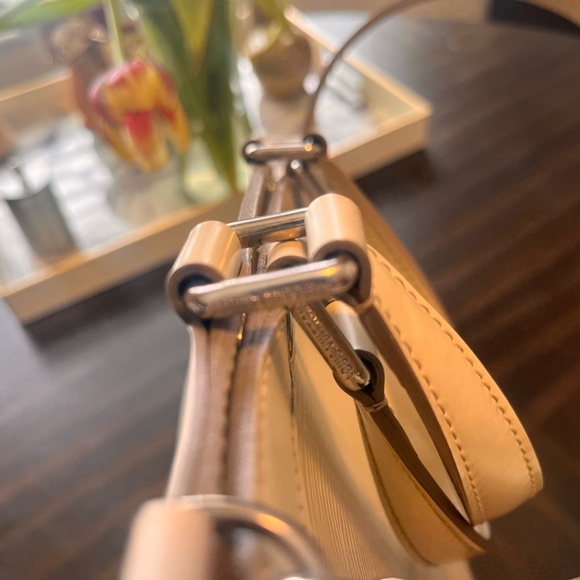 Louis Vuitton 💯 Brea MM Ivory Pre Loved with Dust Bag - Picture 6 of 15